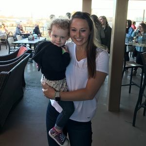 Meet your Posher, Caitlin